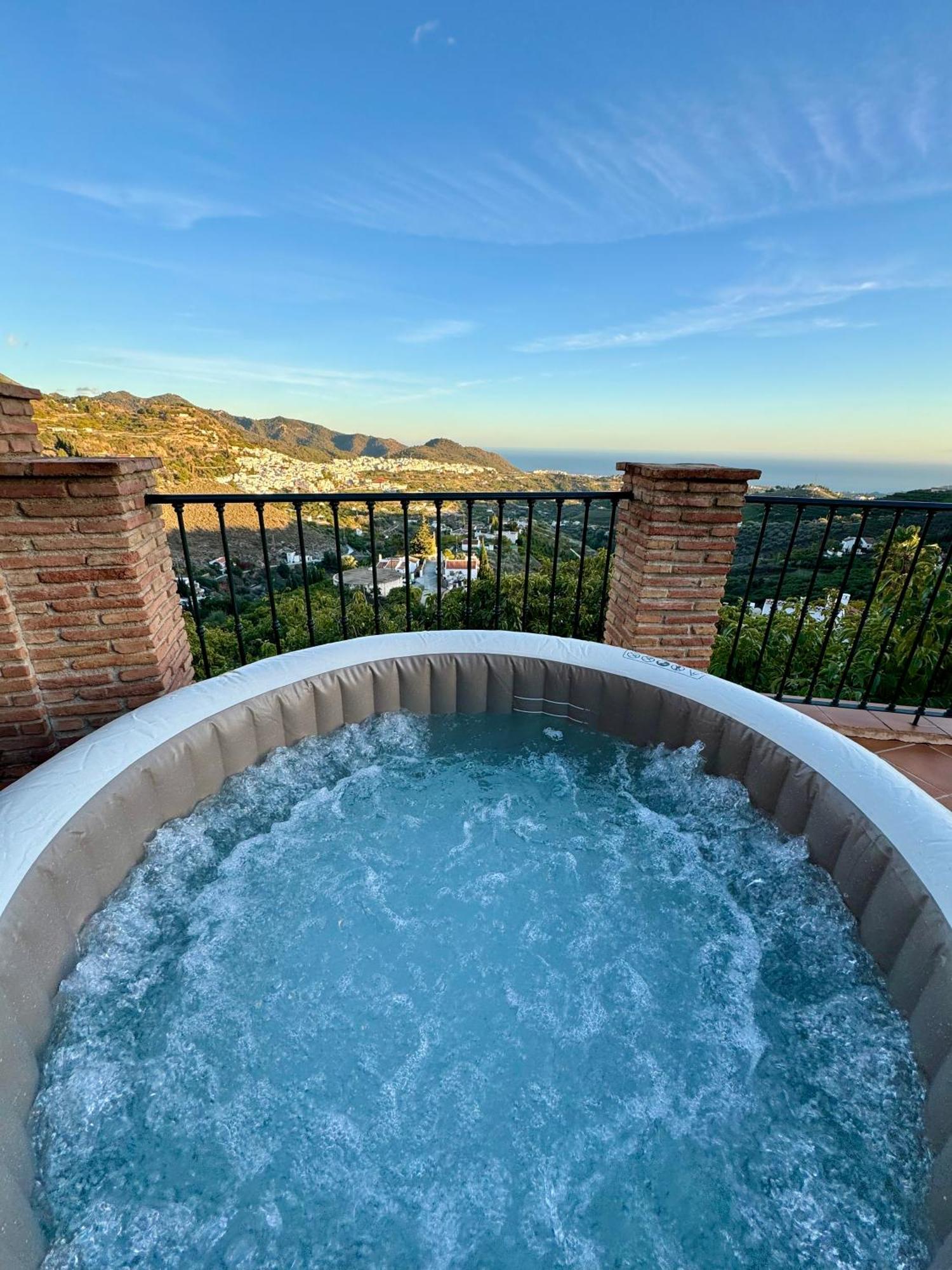 Villa En Frigiliana Con Piscina, Jacuzzi Y Espectaculares Vistas ภายนอก รูปภาพ