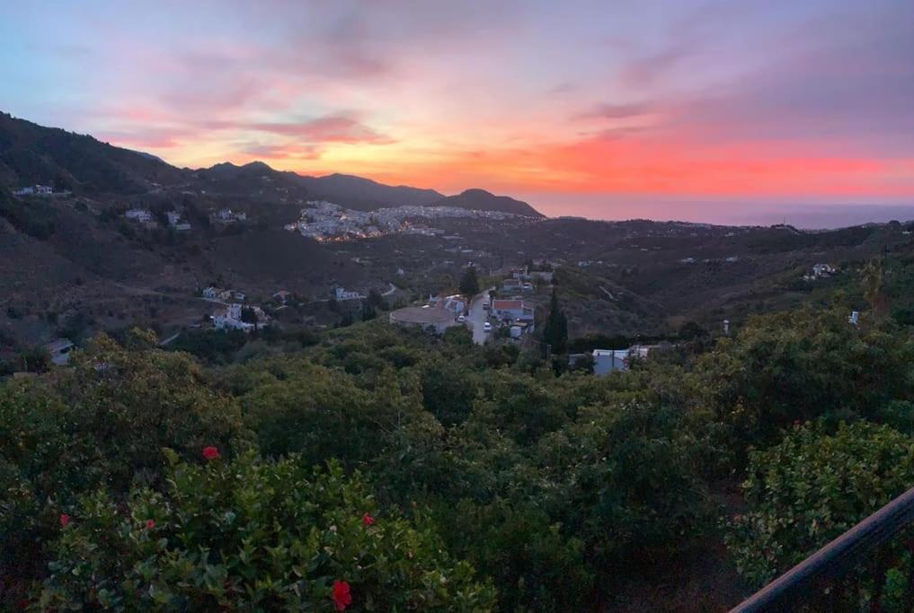 Villa En Frigiliana Con Piscina, Jacuzzi Y Espectaculares Vistas ภายนอก รูปภาพ